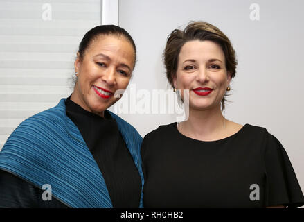 WESTWOOD, CA - le 30 janvier : Elga Sharpe, Silvia Chiave, Consul Général de France à Los Angeles, au tournage en Italie - Los Angeles Jour 2 à un institut culturel italien à Westwood, en Californie le 30 janvier 2019. Credit : Faye Sadou/MediaPunch Banque D'Images