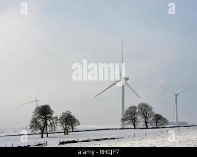 Brassington, Derbyshire. 31 Jan 2019. Météo : Météo Royaume-uni Royaume-uni : les éoliennes dans la neige sur une froide journée d'hiver, Brassington, Harborough Rocks & le sentier de crête élevée, Derbyshire, parc national de Peak District de : Doug Blane/Alamy Live News Banque D'Images