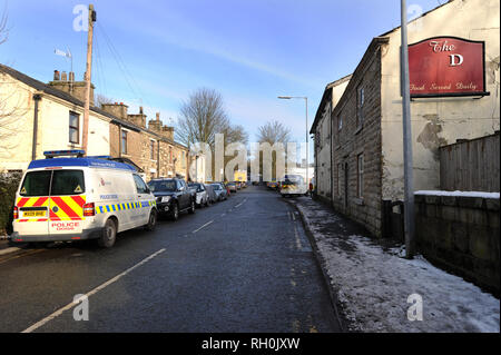 Bolton, Lancashire, UK. 31 Jan 2019. Les équipes de plongée de la police vous pouvez Blackshaw Brook et Red Bridge Lodge à Bolton, Lancashire dans leurs efforts pour retrouver les 29 ans Maggie Smythe. Personnel médico-légale sont aussi à la recherche à proximité du Pont Rouge vide Breightmet pub dans le domaine de la ville. Maggie a été vu pour la dernière fois entre 15h et 4h du matin le samedi à son domicile sur The Castle Road, dans Breightmet. Deux hommes âgés de 35 et 39 ans, ont été arrêtés, soupçonnés de meurtre le mercredi par des détectives à la recherche de Maggie. Photo par Paul Heyes, jeudi 31 janvier, 2019. Crédit : Paul Heyes/Alamy Live News Banque D'Images