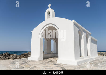 Chapelle blanche de st. Nicholas sur une île Banque D'Images