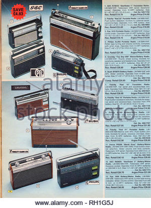 Vintage radio portatifs, les éléments d'un catalogue de 1976 Argos Banque D'Images