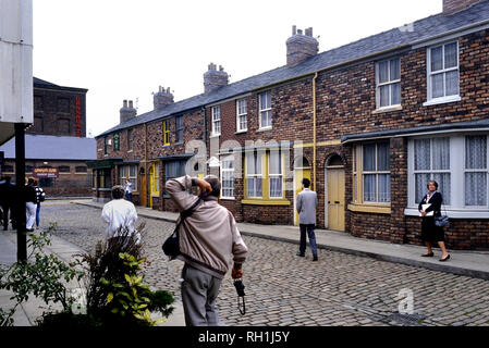 Coronation Street. L'original de Granada Studios Tour, Manchester, Angleterre, Royaume-Uni. Circa 1988 Banque D'Images