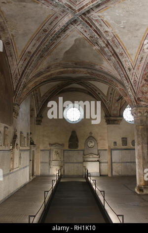 Italie, Florence - 02 Avril 2017 : le point de vue du cloître des morts ou cimetière souterrain de l'église Santa Maria Novella sur 02 avril 2017, la Toscane. Banque D'Images