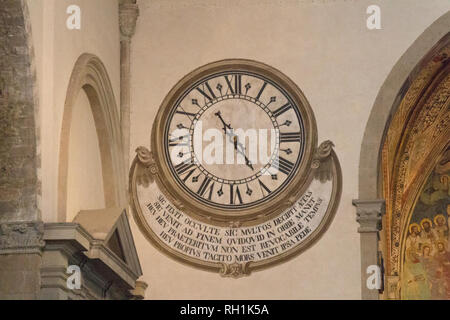 Italie, Florence - 02 Avril 2017 : le point de vue de la grande horloge, peint du 18e siècle, à l'intérieur de l'église Santa Maria Novella sur 02 avril 2017, la Toscane. Banque D'Images