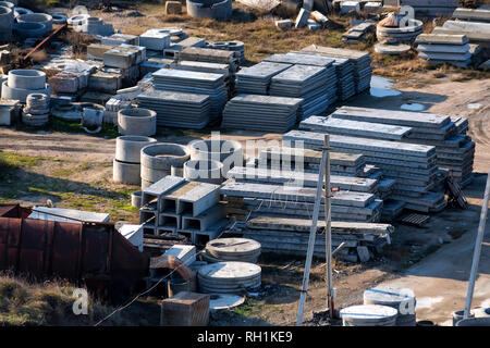 Zone industrielle d'une ville avec l'équipement des bâtiments de ciment Banque D'Images