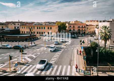 Terracina, Italie - 15 octobre 2018 : Vue de dessus de Gregorio Antonelli Street à Sunny Day Banque D'Images