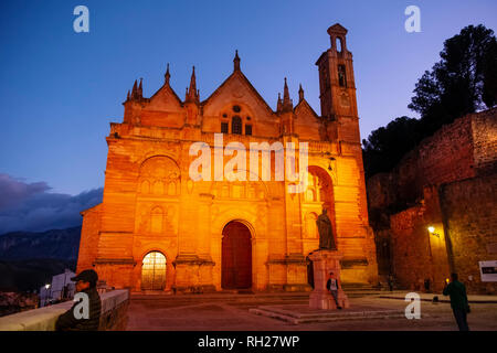 Real Colegiata église Santa María la Mayor au crépuscule. Vieille ville ville monumentale d'Antequera, Malaga province. L'Andalousie, Sud de l'Espagne. L'Europe Banque D'Images