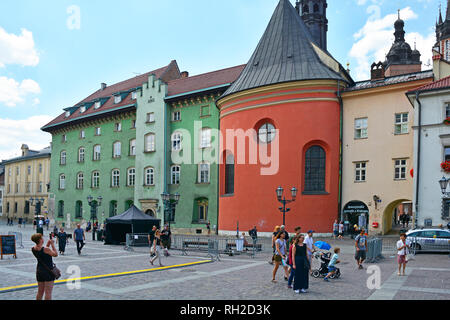 Cracovie, Pologne - 8 juillet 2018. Les touristes visiter Rynek Maly square dans le centre historique de Cracovie Banque D'Images