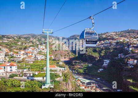 MADEIRA Funchal Madeira téléphérique reliant la vieille ville de Zona velha funchal à Monte en haut de la montagne Fuchal zona velha Madeira Portugal UE Europe Banque D'Images