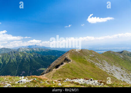 Paysage de l'ouest des Montagnes Tatra. Vue depuis le pic de Baraniec, une montagne en Slovaquie. Des sentiers de randonnée de la République slovaque Tatras. Banque D'Images