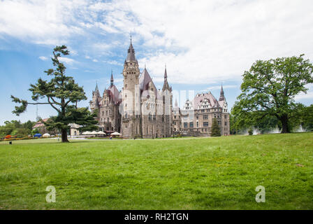 Moszna Le château est un palais historique situé dans un petit village de Moszna est l'un des plus connus monuments en Haute Silésie. Banque D'Images