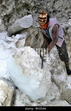 L'extraction de la glace dans le glacier de cirque pic Huandoy - Parc National Huascaran. Département d'Ancash au Pérou. Banque D'Images