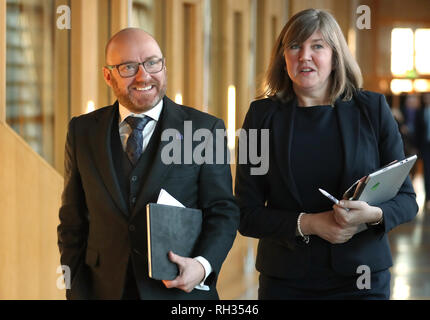 Du Parti Vert écossais Patrick Harvie et Alison Johnstone avant l'étape 1 du gouvernement écossais au budget le parlement écossais à Édimbourg. Banque D'Images