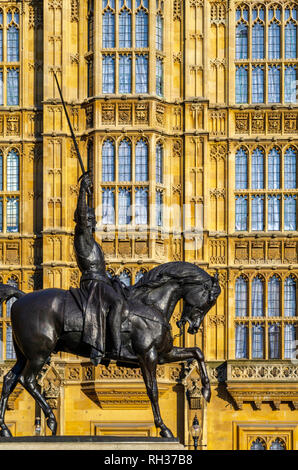 Royaume-uni, Angleterre, Londres, Westminster, les chambres du Parlement, le Palais de Westminster, le Vieux Palais, la Cour statue de Richard I, Richard Coeur de Lion, Richard Co Banque D'Images