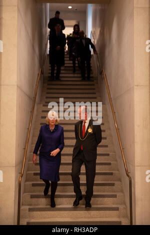 La duchesse de Cornouailles avec Christopher Le Brun, président de la Royal Academy of Arts au cours d'une visite à l'Académie Royale des Arts de Londres pour voir le nouvellement ouvert des établissements d'apprentissage et de rencontrer les enfants et les adultes participant à des programmes d'éducation. RA Banque D'Images