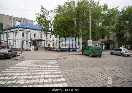 IWANO- FRANKIWSK, UKRAINE - Mai 1, 2017 ; Vue de la gare routière de la ville. Banque D'Images