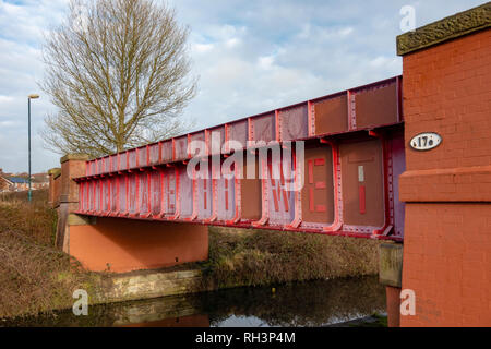 Il fait de l'eau art installation humide par Lawrence Weiner sur l'Irwell Sculpture Trail Banque D'Images