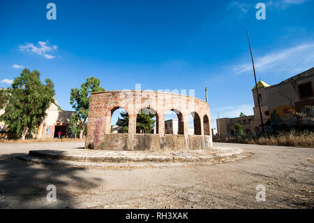 Borgo Giacomo Schirò, village abandonné situé près de Corleone en Sicile, construit au cours de la réforme agricole fasciste de Mussolini. Banque D'Images