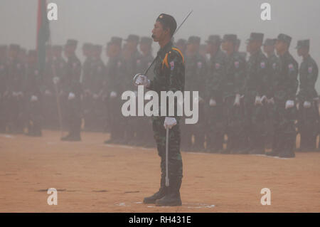 Union nationale karen (KNU) soldats vu pendant la cérémonie. 70e anniversaire de la révolution à Karen jour Thay Bay Hla dans l'Etat Karen le long de la frontière entre la. Banque D'Images
