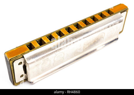 Instrument de musique - blues harp isolated on white Banque D'Images