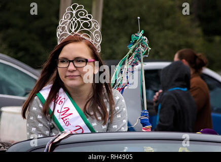 Mlle Dauphin Island dans la Krewe de la Dauphine de la parade du Mardi Gras, le 28 janvier 2017, à Dauphin Island, Alabama. Banque D'Images