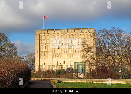 Une vue sur le château de Norwich des jardins du château dans le centre de la ville de Norwich, Norfolk, Angleterre, Royaume-Uni, Europe. Banque D'Images