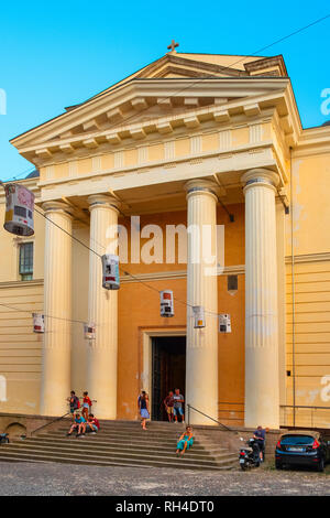 Alghero, Sardaigne / ITALIE - 2018/08/07 : Façade de la cathédrale d'Alghero, connu aussi sous le nom de Cathédrale de St Marie l'Immaculée - Duomo di Alghero Banque D'Images