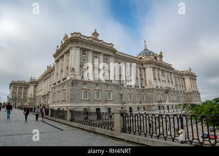 Madrid, Espagne, Mai 2015 : Palais Royal de Madrid, la résidence officielle de la famille royale d'Espagne à la ville de Madrid Banque D'Images