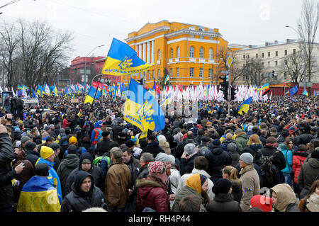 Grande foule de personnes se sont rassemblées sur la place, manifestation de masse. Révolution de la dignité, Majdan Nezalezhnosti. Le 1 décembre 2013. Kiev, Ukraine Banque D'Images