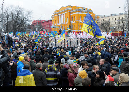 Grande foule de personnes se sont rassemblées sur la place, manifestation de masse. Révolution de la dignité, Majdan Nezalezhnosti. Le 1 décembre 2013. Kiev, Ukraine Banque D'Images