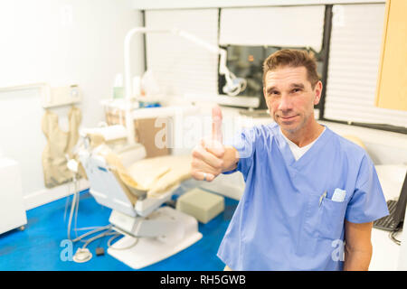 Professional male dentist smiling at camera in dental office Banque D'Images