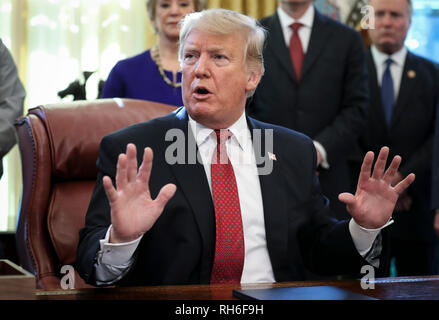 Washington, DC. Jan 31, 2019. Le Président des Etats-Unis, Donald J. Trump parle au cours d'une réunion avec les industriels américains dans le bureau ovale de la Maison Blanche le 31 janvier 2019 à Washington, DC. Credit : Oliver Contreras/Piscine via CNP | Conditions de crédit dans le monde entier : dpa/Alamy Live News Banque D'Images