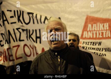 Athènes, Grèce. Jan 31, 2019. Un homme vu criant des slogans pendant la manifestation.personnes ont manifesté à l'ambassade des Etats-Unis à faire preuve de solidarité avec le Venezuela à Athènes, Grèce. Credit : Giorgos Zachos SOPA/Images/ZUMA/Alamy Fil Live News Banque D'Images