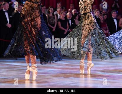 Dresde, Allemagne. 06Th Feb 2019. Le Ballet Semperoper effectue à la 14e boule Semperoper. La devise de cette année, la balle est 'Fascination Dresden - rêves'. Credit : Jens Kalaene Zentralbild-/dpa/dpa/Alamy Live News Banque D'Images