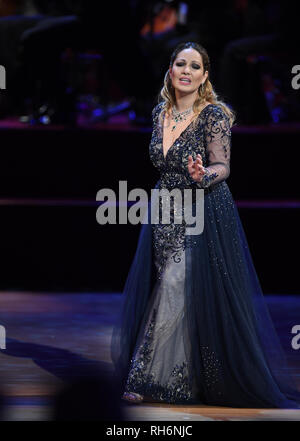 Dresde, Allemagne. 06Th Feb 2019. Nino Matschaidze apparaît à la 14e Semperopernball. La devise de cette année, la balle est 'Fascination Dresden - rêves'. Credit : Britta Pedersen/dpa-Zentralbild/dpa/Alamy Live News Banque D'Images