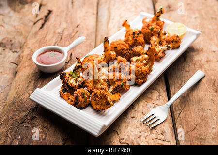 Chou-fleur Rôti / Gobi Tandoori Tikka est une entrée de l'Inde. des aliments servis avec du ketchup. selective focus Banque D'Images