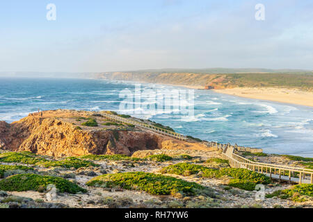 Immense et magnifique wild Praia da Bordeira, près de Carrapateira, Algarve, Portugal Banque D'Images