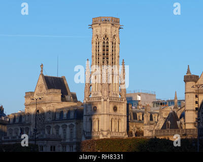 Beffroi de l'église Saint-Germain l'Auxerrois - Paris, France Banque D'Images