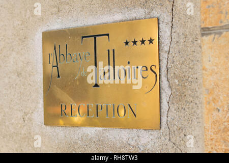 Signer pour la réception de l'Hôtel Abbaye de Talloires en France Banque D'Images