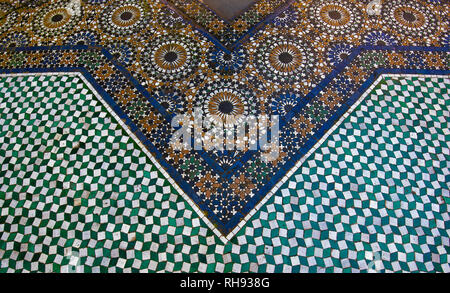 Motif transparent arabe - contexte islamique traditionnelle. L'élément décoratif - mur perforé. Motif traditionnel marocain au Maroc Banque D'Images