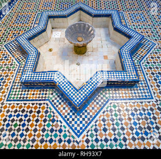 La cour de Musée Dar Batha de Fès Médina. L'ancien palais royal et musée national d'art, de l'Ethnographie à Fes, Maroc. À l'intérieur de l'intérieur Banque D'Images