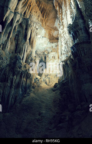 Vue panoramique de la chambre dans la Grotte des Demoiselles, Ganges, France Banque D'Images