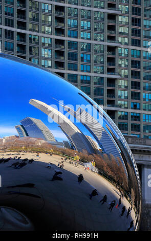 Un plan d'horizon de Chicago compte sur Anish Kapoor's Cloud Gate aka le bean dans le Millennium Park.Boucle.chicago.virginia.USA Banque D'Images