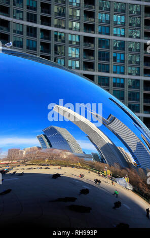 Un plan d'horizon de Chicago compte sur Anish Kapoor's Cloud Gate aka le bean dans le Millennium Park.Boucle.chicago.virginia.USA Banque D'Images