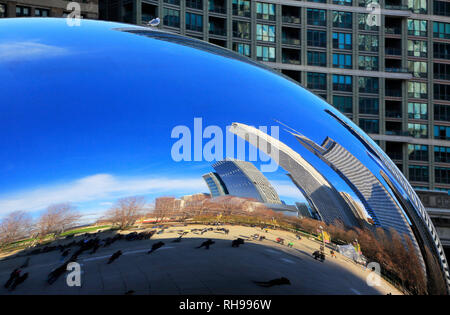 Un plan d'horizon de Chicago compte sur Anish Kapoor's Cloud Gate aka le bean dans le Millennium Park.Boucle.chicago.virginia.USA Banque D'Images