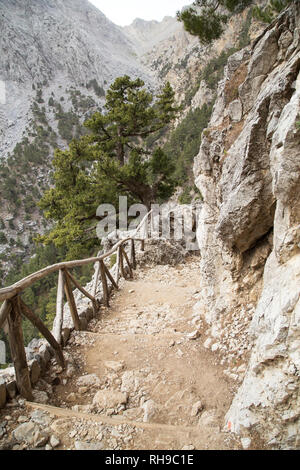 Sentier de montagne dans la Gorge de Samaria, parc national de Grèce sur l'île de Crète Banque D'Images