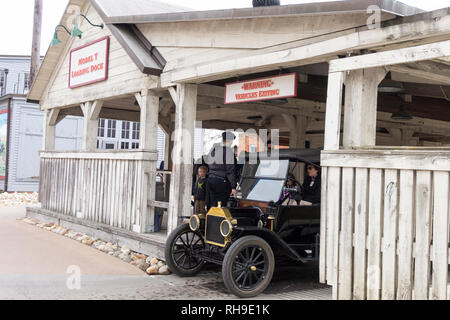 Dearborn, MI / USA - 04.21.2018 : Ford modèle t dans le greenfield village en sortant du quai de chargement modèle t Banque D'Images