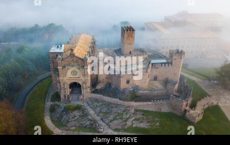 Célèbre forteresse Castillo de Javier tôt le matin. Navarre. L'Aragon. Espagne Banque D'Images