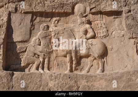 Soulagement des roi sassanide Shapur, nécropole proche de PERSEPOLIS, IRAN. Banque D'Images