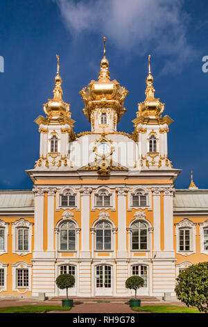 18 Septembre 2018 : St Petersburg, Russie - Chapelle de l'Est, avec des coupoles dorées, l'un d'une paire qui flanquent le palais principal. Banque D'Images